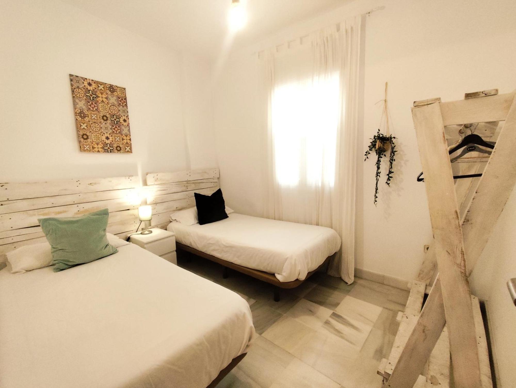 Apartamento San Luis. Plaza De Parking Gratis!!! Sevilha Exterior foto